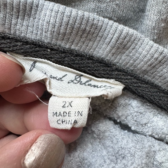 Jane and Delancey Gray Star Print Sweatshirt - Picture 5 of 9